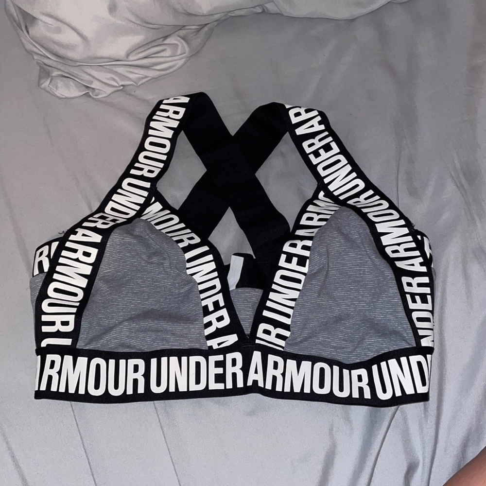 Never been worn under armour sports bra